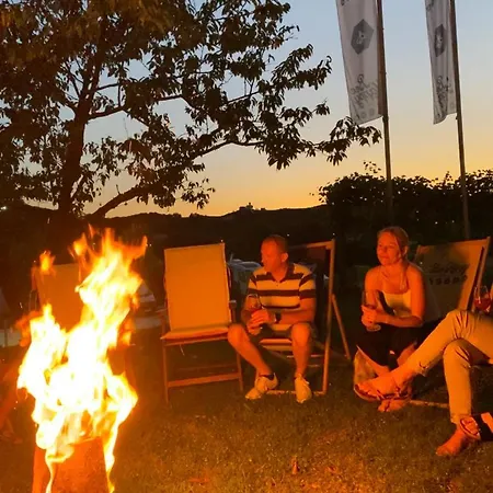 Bee Happy Kamp alanı Podlehnik