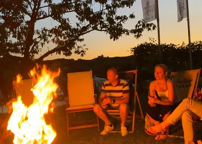 Bee Happy مكان تخييم Podlehnik