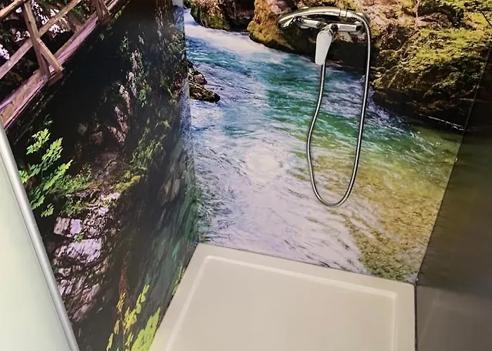 Bee Happy مكان تخييم Podlehnik