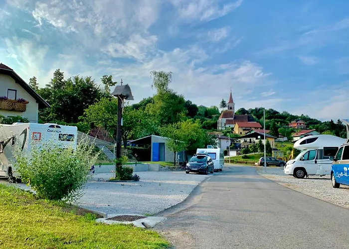 Bee Happy مكان تخييم *