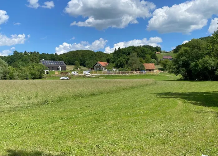 مكان تخييم Bee Happy *